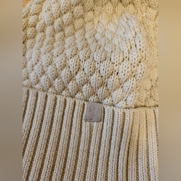 lululemon athletica Cream Knit Pom-Pom Hat - Picture 4 of 8